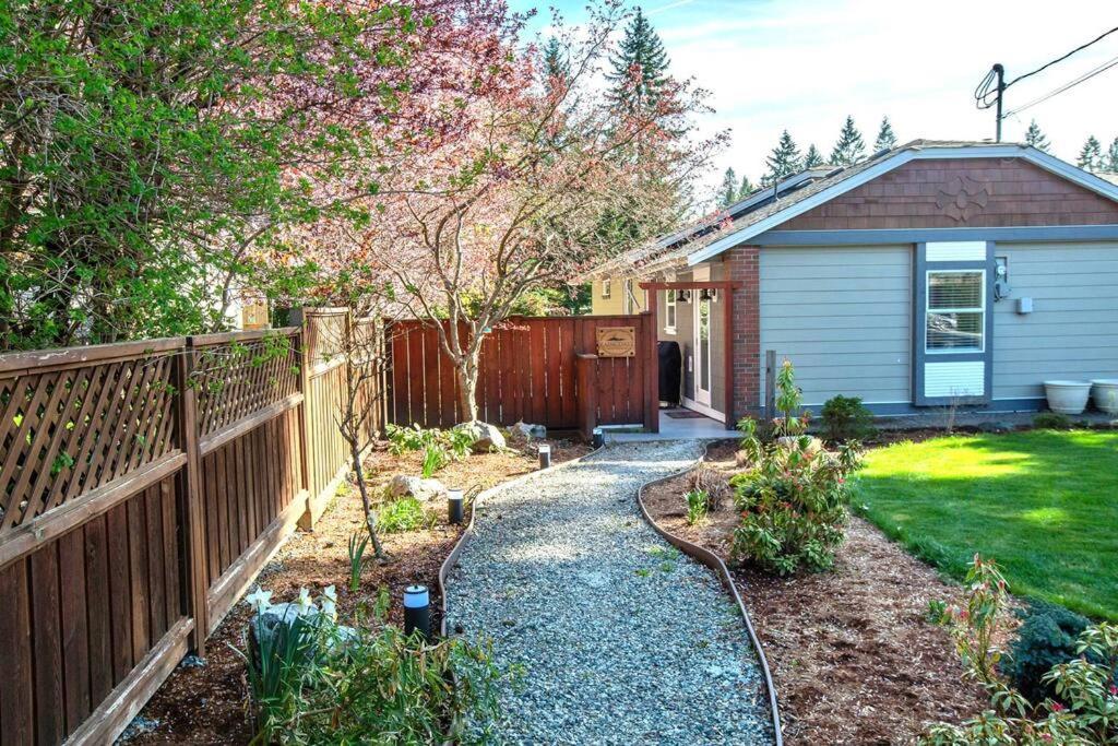 Raincoast Retreat At Shawnigan Lake! Exterior photo